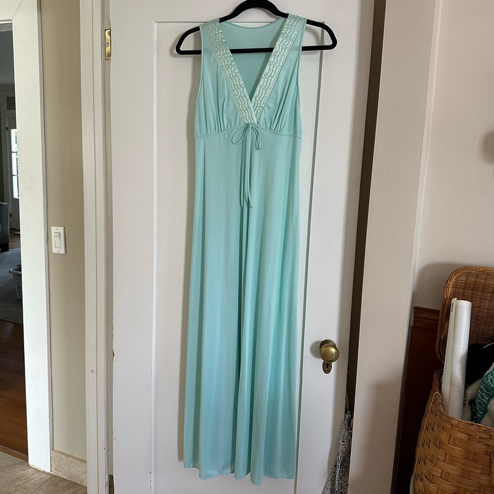 Val Mode Beautiful Turquoise Nightgown Cottage Core Vintage Nightie Mint